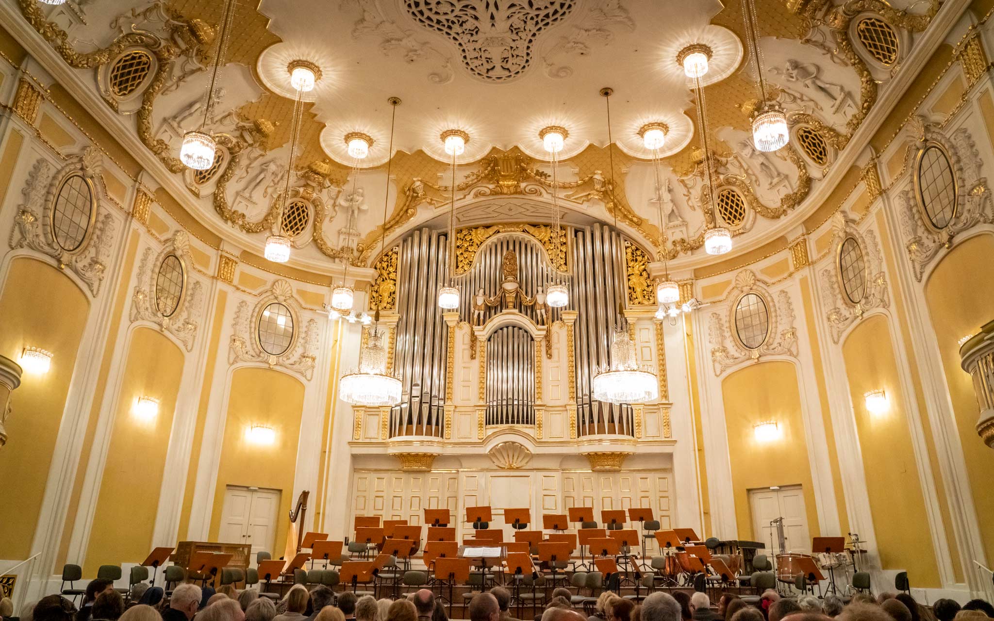 The beautiful gold decoration of the Großer Saal in Mozart Foundation