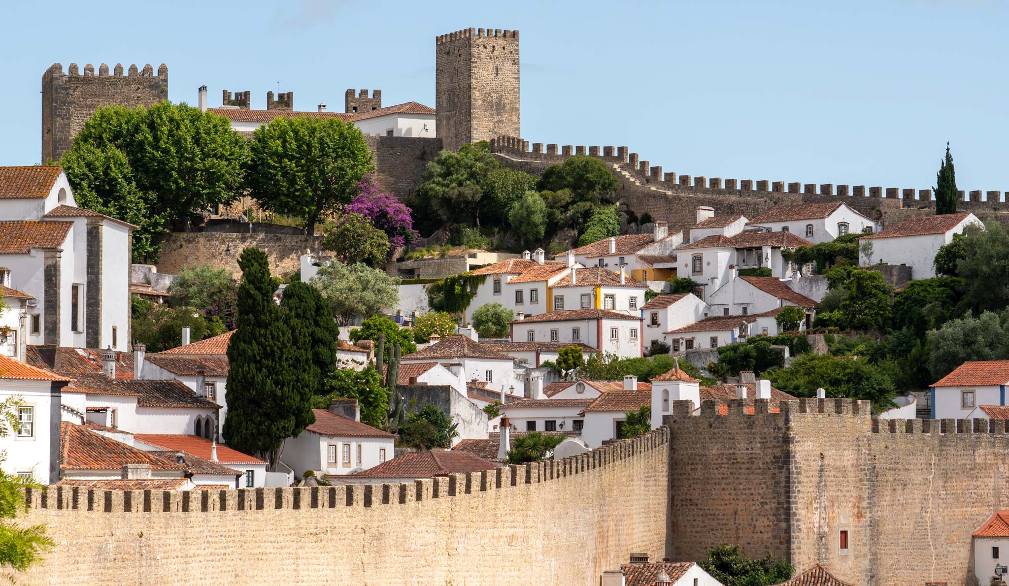 Populaer tourist sights like Obidos were basically empty when I visited in June