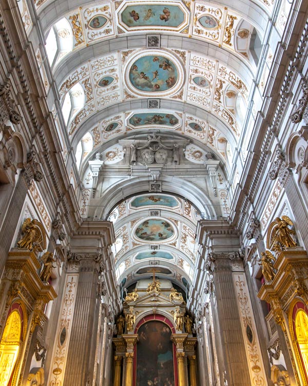 Classical ceilings in Porto