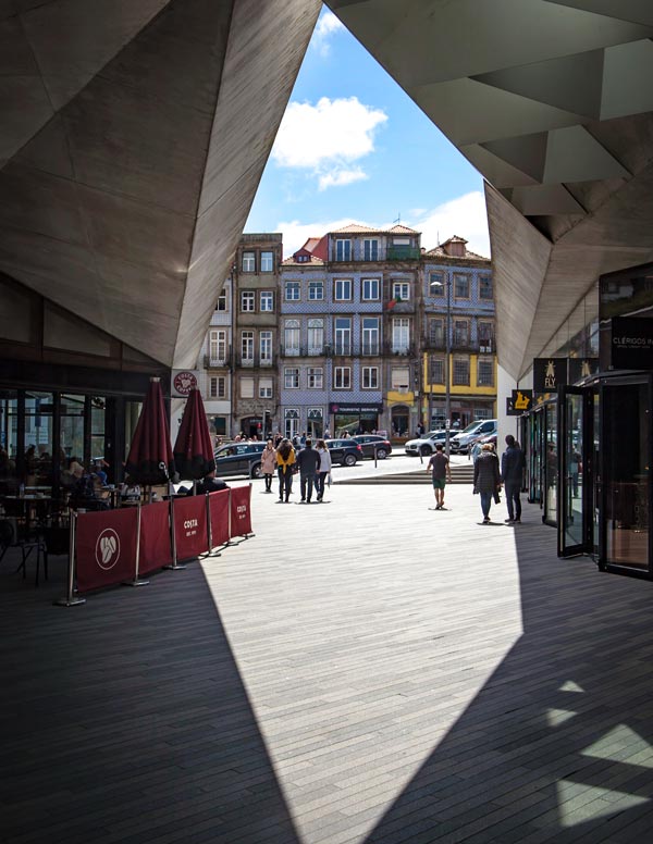 Townhouses and modern framing in Porto