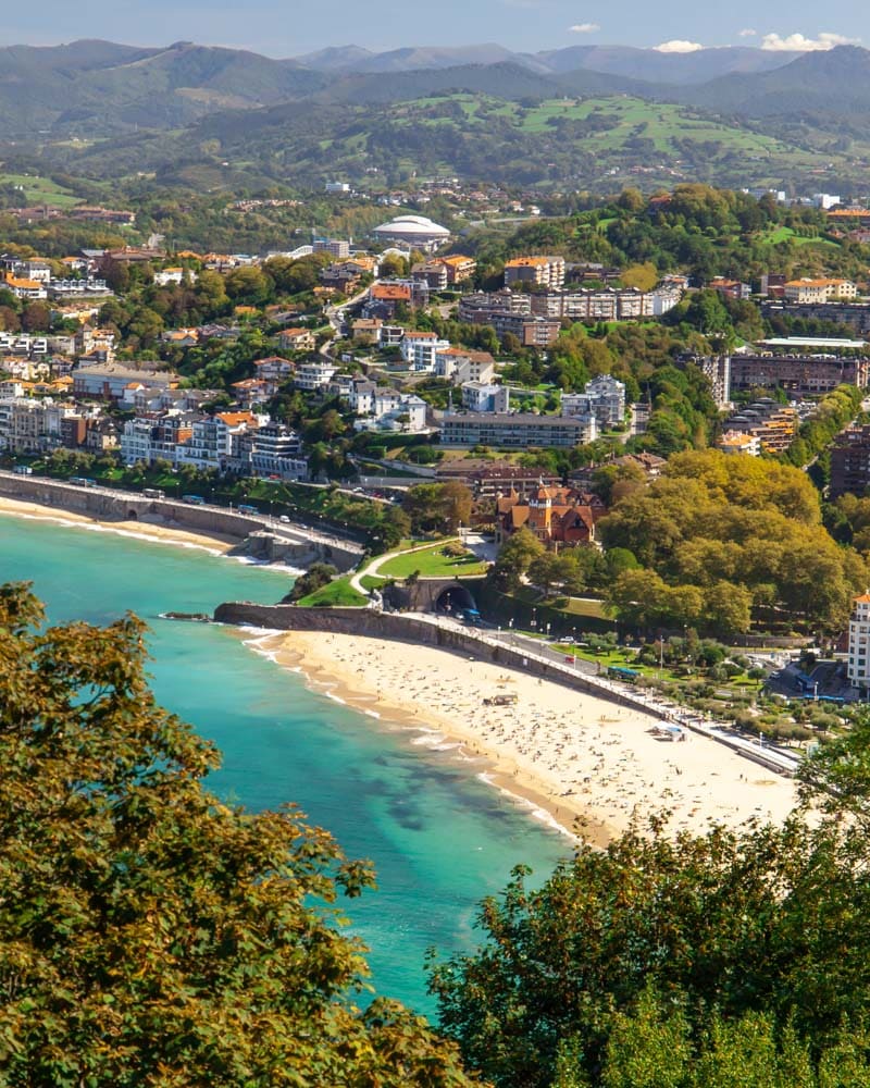 The gorgeous beaches in front of the Basque Country mountains