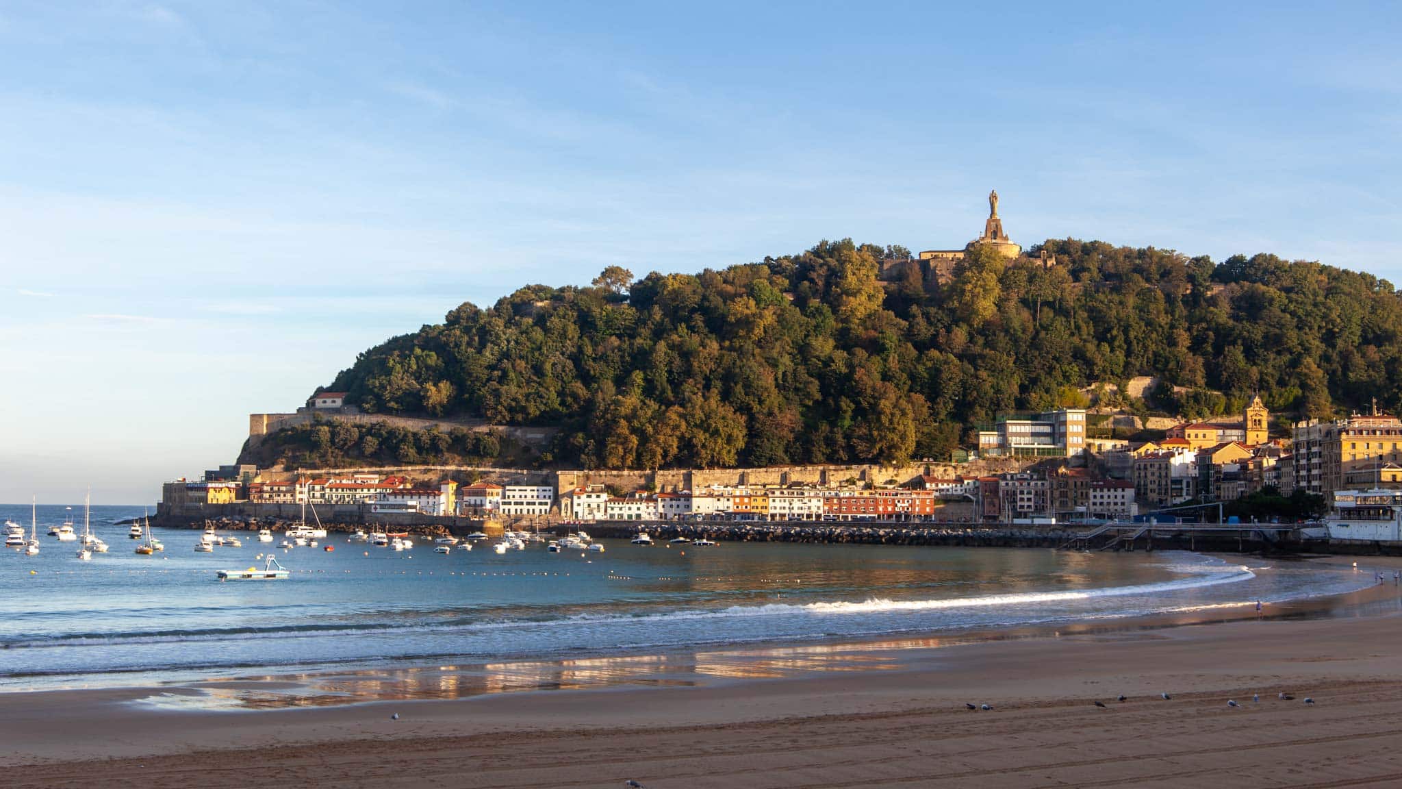 San Sebastian beach early morning