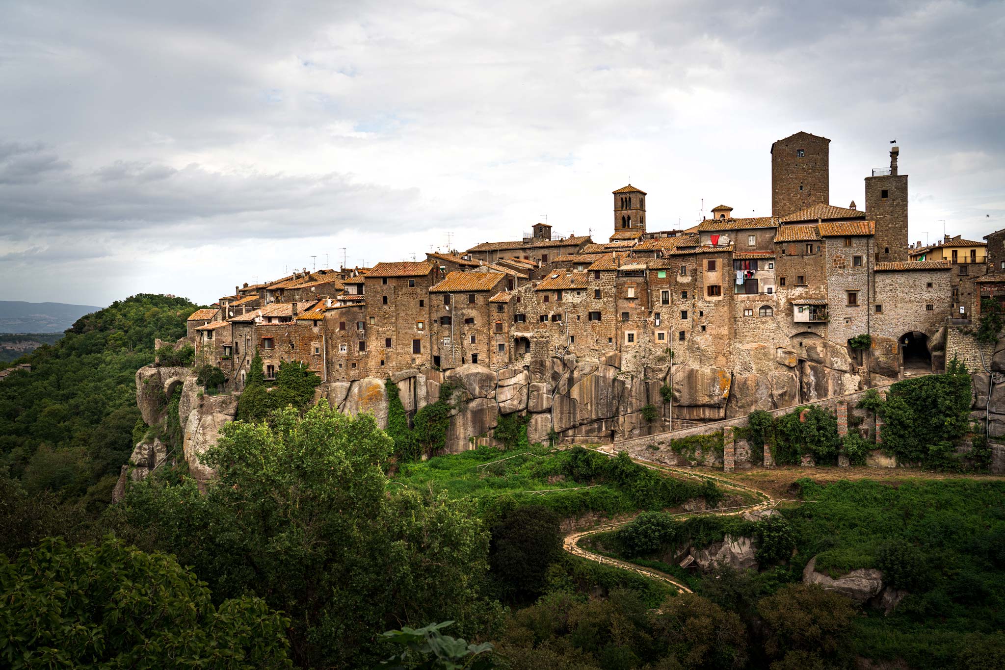 Incredible Vitorchiano rises from the rock, a spectacular place to visit near Rome