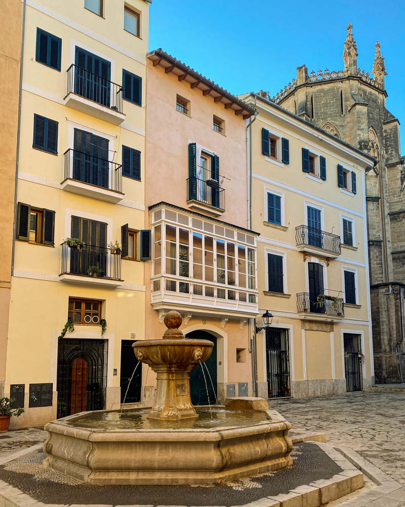 Visiting the squares of the city are some of the best things to do in Palma